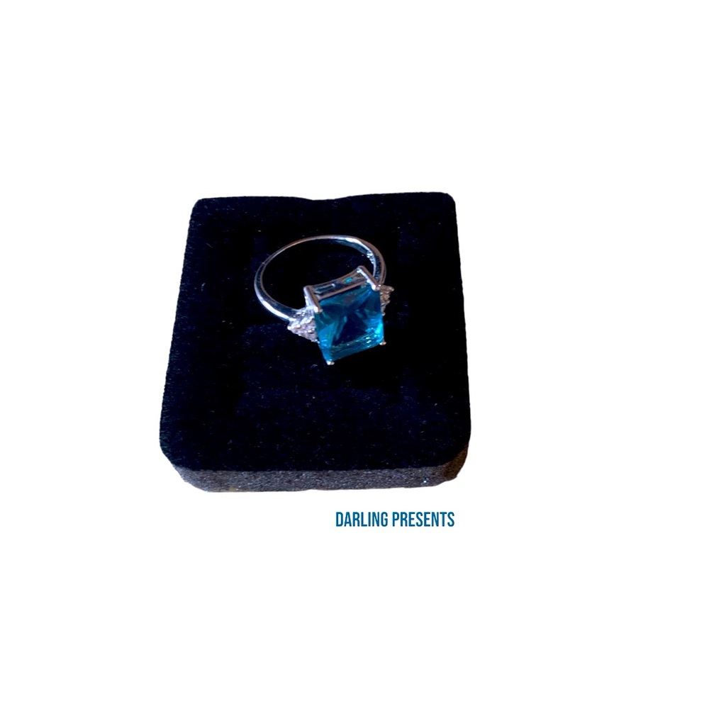 Gemstone Crystal Cocktail Ring Women Color Blue & Silver Size 7
